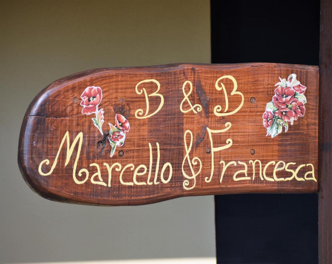 B&B Marcello & Francesca อูร์บีโน ภายนอก รูปภาพ